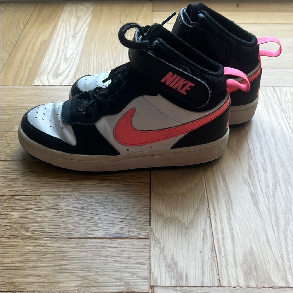 Nike Kids Black and Pink Sneakers size 3.5